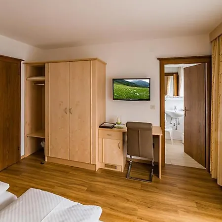 ゲストハウス Und Weinschreiber