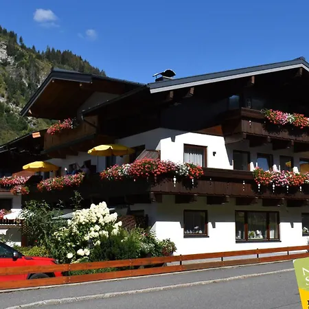 ゲストハウス Und Weinschreiber 3*