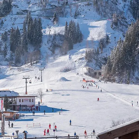 ゲストハウス Und Weinschreiber ラウリス