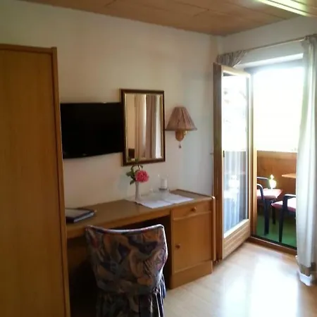 ゲストハウス Und Weinschreiber ラウリス